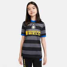 El inter de milán (oficialmente en italiano football club internazionale milano s.p.a.), también conocido como internazionale (en español, internacional) y más conocido en su país como inter, es un club de fútbol de italia con sede en la ciudad de milán, capital de la región de lombardía. Inter Milan Nike Com