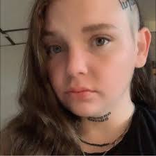 Amanda Gott's Instagram, Twitter & Facebook