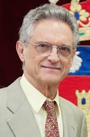 1 Luis Rojas Marcos (Sevilla, 1943) es licenciado en Medicina por la  Universidad de Sevilla (1968), doctor en Medicina y Cirugí