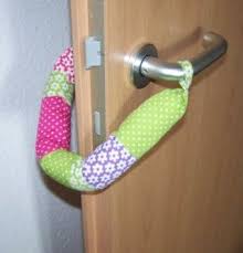 Cale Porte Anti Pince Doigts Brico Trucs Astuces Cale Porte Boudin De Porte Trucs Et Astuces