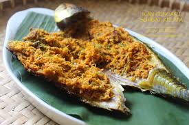 Kulit luarnya yang keras menjadikannya sangat sesuai untuk dibakar dan digoreng. Amie S Little Kitchen Ikan Cencaru Sumbat Kelapa