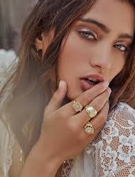 Alexandra Ring's Instagram, Twitter & Facebook