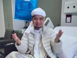 Melakukan pernikahan di usia 17 tahun (2016). Berita Duka Innalillahi Wa Inna Ilaihi Rajiuun Ustadz Arifin Ilham Dikabarkan Meninggal Dunia Sandeqposnews Com
