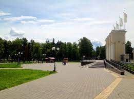 Кры́лья сове́тов — парк в авиастроительном районе города казани, расположенный главным образом в микрорайоне соцгород и заканчивающийся у микрорайона караваево. Krylya Sovetov Park Vikipediya