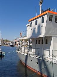 Pin By Chris Sewards On Houseboats Vessels And Barges House Boat Floating House Boat Interior
