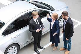 La reprise de voiture se fait rapidement et simplement dans la mesure où le concessionnaire va inspecter votre véhicule et déterminer sa valeur en fonction de la cote argus et des réparations à envisager. Dois Je Vendre Ma Voiture A Une Concession