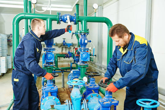 Operator rotating spectacle blind plate valve in the field