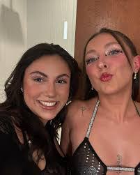 Summer Hodges's Instagram, Twitter & Facebook