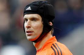 Padres de 1 Portero: Artículo recomendado: Casco de Peter Cech en el Futbol  Base
