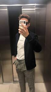Niall Horan Elevator Style Outfit In 2020 Niall Horan James Horan One Direction Louis