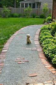 111 Gartenwege Gestalten Beispiele 7 Tolle Materialien Fur Den Boden Im Garten Kiesgarten Gartenweg Kies Terrasse