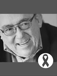 Lamento profundamente el fallecimiento de un ícono de la comunicación,  maestro, colega y amigo, Don Guillermo Terrazas Villanueva, a quien con su  aguda mente e incomparable voz, escuchábamos en la Hora Nacional.