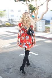 أسود فوق الركبة أحذية ستيوارت فايتسمان In 2020 Floral Mini Dress Fashion Mini Dress