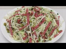 салат из свежей капусты с зеленым горошком и колбасой Prostoj Salat Za 5 Minut Iz Pekinskoj Kapusty S Kolbasoj I Zelenym Goroshkom Vse Smeshal I Gotovo Poluchaetsya Legkij Ochen Vkusnyj A Pri Kulinariya Eda Salaty