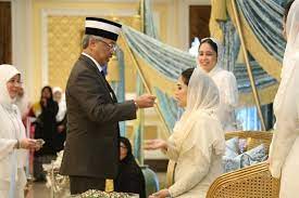 She is the eldest of all the children of tengku makhota. Gambar Sekitar Majlis Menempah Bidan Puteri Sulung Yang Dipertuan Agong Tengku Iman Afzan