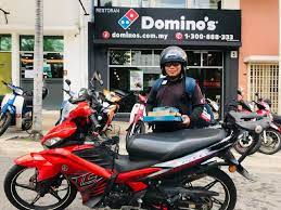 Domino's malaysia has also brilliantly introduced the party sets that serves up to 30 people, with up to 6 set options. Abang Domino S Giving His All In Time Of Crisis