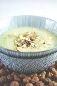Topinambur Suppe Mit Thymian Und Gerosteten Haselnussen Vegan Feines Gemuse Topinambur Zubereiten Topinambur Rezept Topinambur