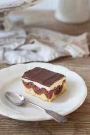Klassische Donauwellen Mit Kirschen Sweets Lifestyle Rezept Kaffee Und Kuchen Donauwelle Rezept Kuchen Und Torten Rezepte