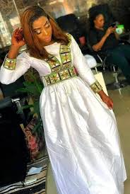 Pour plus de modèles de couture, n'hésitez pas à. 390 Idees De Bazin En 2021 Mode Africaine Tenue Africaine Robe Africaine