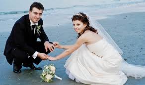 Va propunem catvea idei de bijuterii si accesorii moderne. Miri Pe Malul Marii Cu Splendidul Buchet De Mireasa Alaturi Poze Nunta Filmare Fotograf Nunti