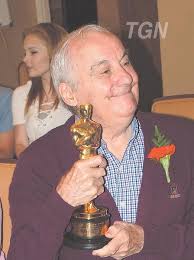 Oscar pays visit to man's 90th birthday party