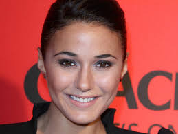 Emmanuelle Chriqui (Mentalist): Au naturel sur le red carpet