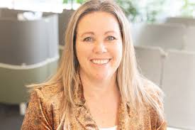 Lynda Beach's Instagram, Twitter & Facebook