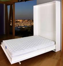 Pour une chambre moderne et lumineuse, optez pour ce grand lit double en bois blanc! Pin On Small Spaces