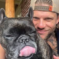 SUMMER IS HEATIN UP IN TEXAS 🤘 Enjoying life to the fullest, & for the  first time in a while I feel like ME & I am dang proud of that. CHEERS