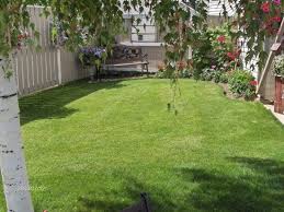 Kalıp ile taş döşeme işlemi sırasında yolun düzenli görünmesine ve yüzeyin pürüzsüz olmasına dikkat edilmesi gerekir. Bahcelere Nasil Tas Dosenir Nazarca Com