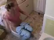 Super femme souriante à la caméra au ralenti à l'intérieur. Axelle Parker X Femmes Peep Show Heros Videos Celebsroulette Com