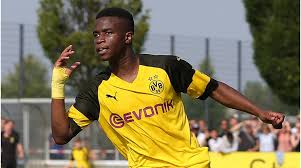 Již ve věku 13 let nastupoval pravidelně v týmu do 17 let v mládežnické lize. Bvb Sturmer Moukoko Mit Chance Auf Avdijajs Tor Rekord Zorc Dampft Erwartungshaltung Transfermarkt