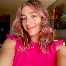 Carly Newsome's Instagram, Twitter & Facebook