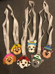 Homemade Medallions Made Of Paw Patrol Beads Available Kindergeburtstag Basteln Bugelperlen Medaillen Basteln Laternen Basteln