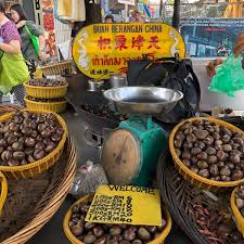 Biji pinang sebagai komponen jamu telah. Buah Berangan Stall Food Truck