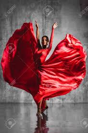 1 im preisvergleich on karnevalskostüme, fasnachtskostüme. Schone Flamenco Tanzerin Posiert Auf Einem Studiohintergrund Lizenzfreie Fotos Bilder Und Stock Fotografie Image 38240382