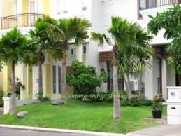 Sediakan juga lampu dekat kolam ikan supaya kalian tetap bisa menikmati pemandangan ikan saat malam tiba. Desain Taman Rumah Kontraktor Taman Rumah Tinggal