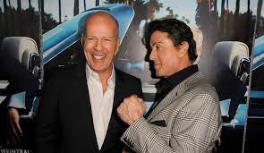 Em entrevista, Sylvester Stallone diz que Bruce Willis está passando por  momentos difíceis