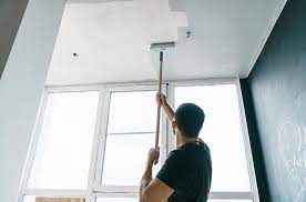 Räumt die decke frei und wenn möglich die möbel aus dem zimmer. Decke Streichen Wie S Geht Und Was Es Beim Profi Kostet Herold Blog