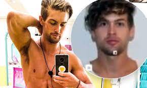 Shortly after coupling up with mackenzie, the two were vulnerable as one of the three least. Love Island S Aaron Shaw Makes A Bizarre Cameo On The Premiere Of Married At First Sight Daily Mail Online