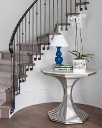 A sleek gold and marble table. Pin Auf 11 Willow Cres