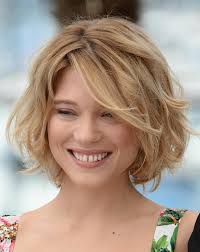 La Technique Du Carre Wavy 70 Idees De Look Epoustouflant Carre Court Cheveux Ondules Coiffures Courtes Ondulees Coiffure Courte