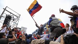 Der konflikt, der schließlich zur unabhängigkeit nachdem dieses reich zerfiel, lebte die idee zumindest mit der flagge fort. Finaler Machtkampf In Venezuela