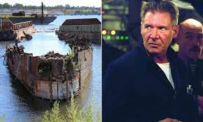 Харрисон форд, лиам нисон, питер сарсгаард и др. K 19 The Widowmaker Sub Must Be Removed From River Daily Mail Online