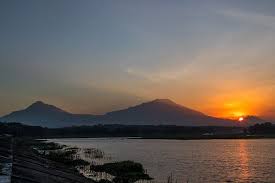 Bagi anda yang penasaran tentang berapa besar harga tiket masuk ke kawasan the jungle ini, simak rincian detil harga berikut Waduk Cengklik Tempat Menanti Keindahan Sunset Terbaik Di Boyolali Halaman All Kompas Com