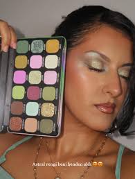 Revolution Forever Flawless Palette Nova Green