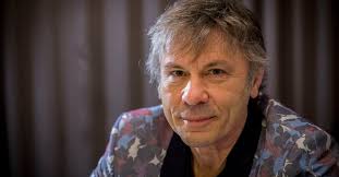 Bruce Dickinson sairastui syöpään, parani ja kirjoitti kirjan: "Hoitojen  jälkeen kuulostin aivan vesipuhvelilta"