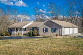 Search our database of gainesboro property auctions for free! 164 Telephone Ln Gainesboro Tn 38562 24 Photos Mls 2217597 Movoto
