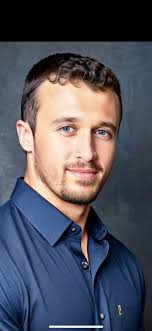 What side hustles or businesses can a college student start during fall and  winter months?