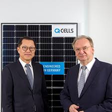 Pronunciation of reiner haseloff with and more for reiner haseloff. New Ceo Of Hanwha Q Cells Receives Prime Minister Of Saxony Anhalt Reiner Haseloff At Its R D And Technology Center In Germany Pes Power Energy Solutions